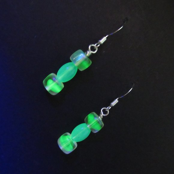 Uranium glass bead earrings - Picture 1 of 14
